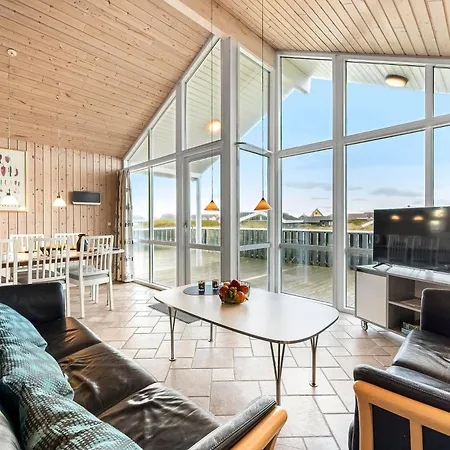 With And Sauna, Just 200 Meters From The North Sea בית נופש