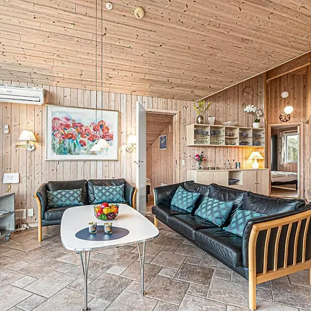 With And Sauna, Just 200 Meters From The North Sea, * Frostrup