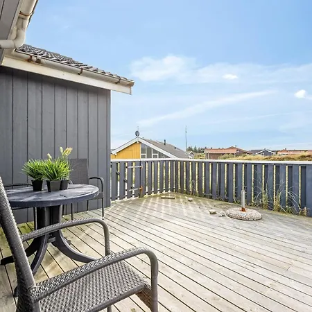 בית נופש With And Sauna, Just 200 Meters From The North Sea *